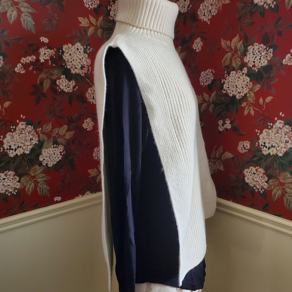 H&M Smock Sweater NWOT - Picture 2 of 3